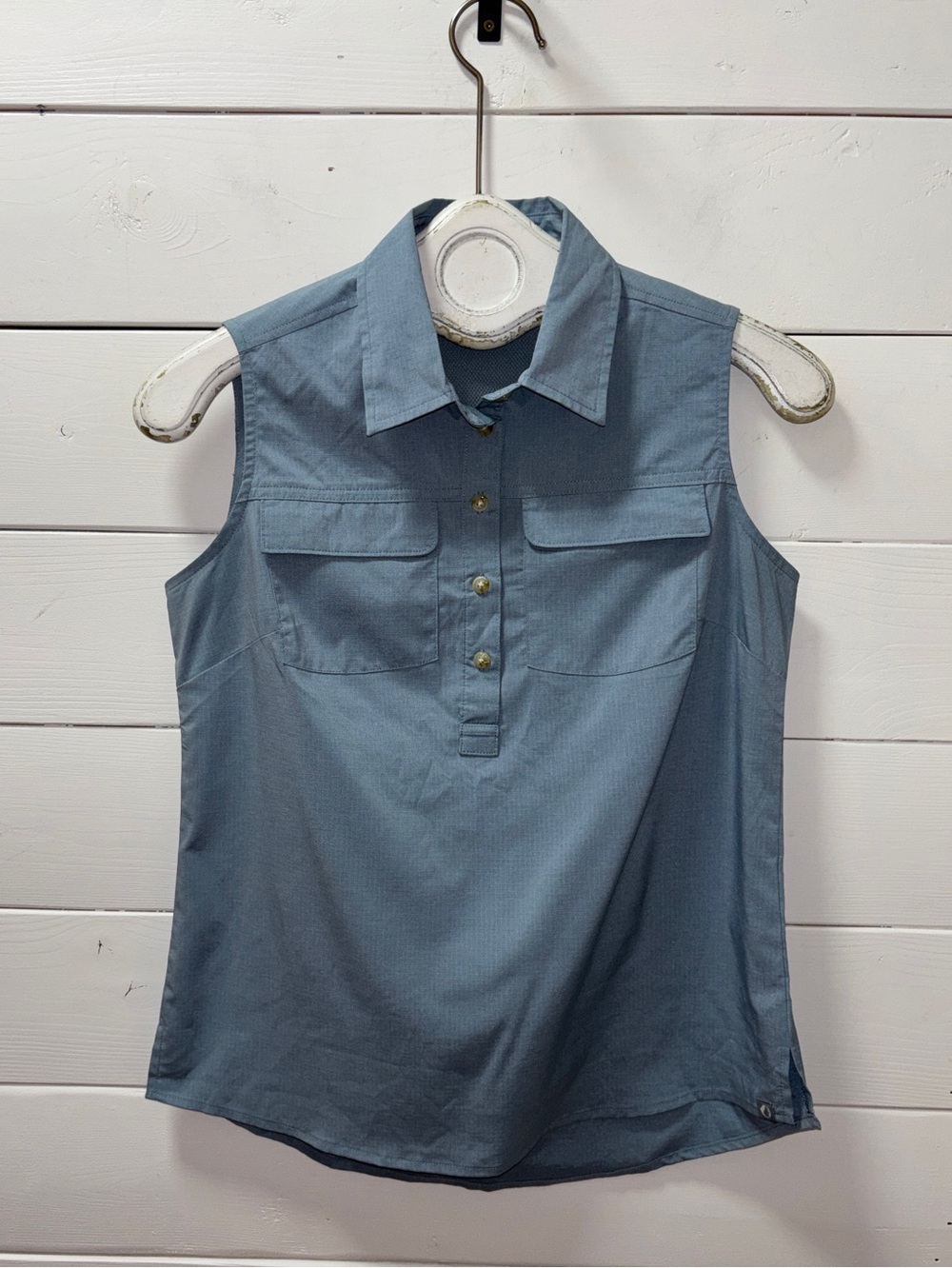 The American Outdoorsman – Women’s Sleeveless Outdoor Shirt – Blue – Size S/P - Picture 3 of 9